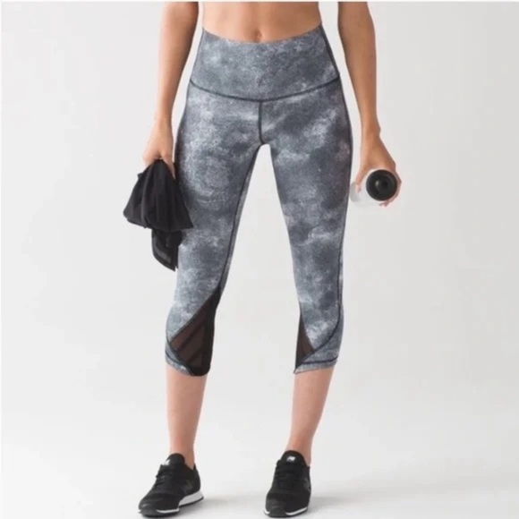 Lululemon Women’s Size 6 Capri Leggings Herringbone Pattern - Picture 4 of 14